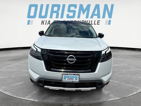 Used 2025 Nissan Pathfinder Platinum w/ Black Appearance Package AWD/4WD image 8