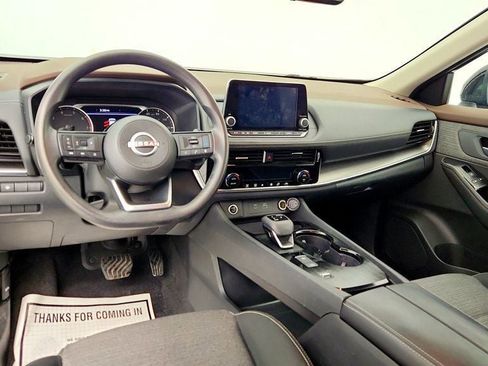 Used 2023 Nissan Rogue SV image 11