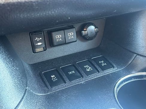 Used 2019 Toyota Highlander LE image 21