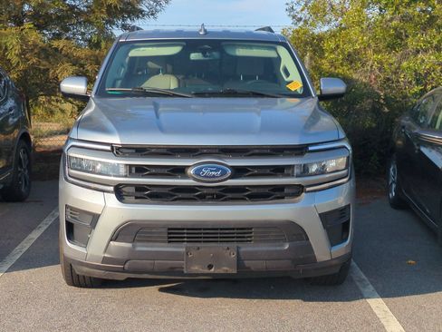 Used 2023 Ford Expedition XLT RWD image 4