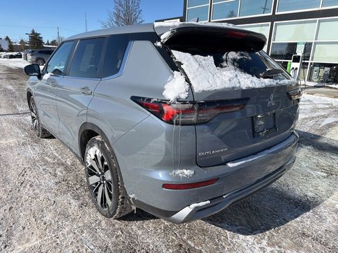 Used 2025 Mitsubishi Outlander SEL image 3