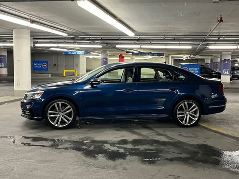 Used 2018 Volkswagen Passat 2.0T R-Line w/ R-Line Lighting Package FWD image 26