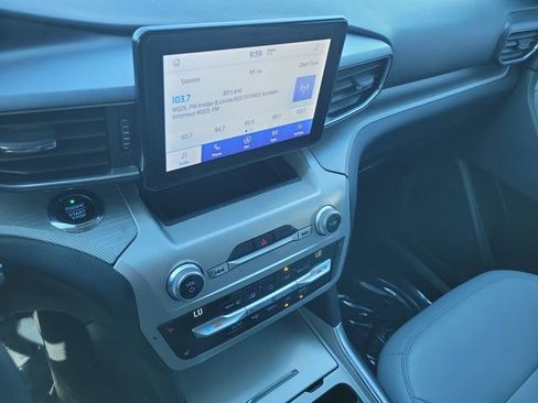 Used 2021 Ford Explorer XLT w/ Equipment Group 202A RWD image 29