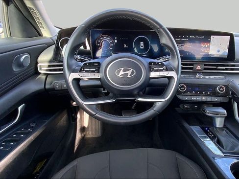 Used 2025 Hyundai Elantra SEL FWD image 6