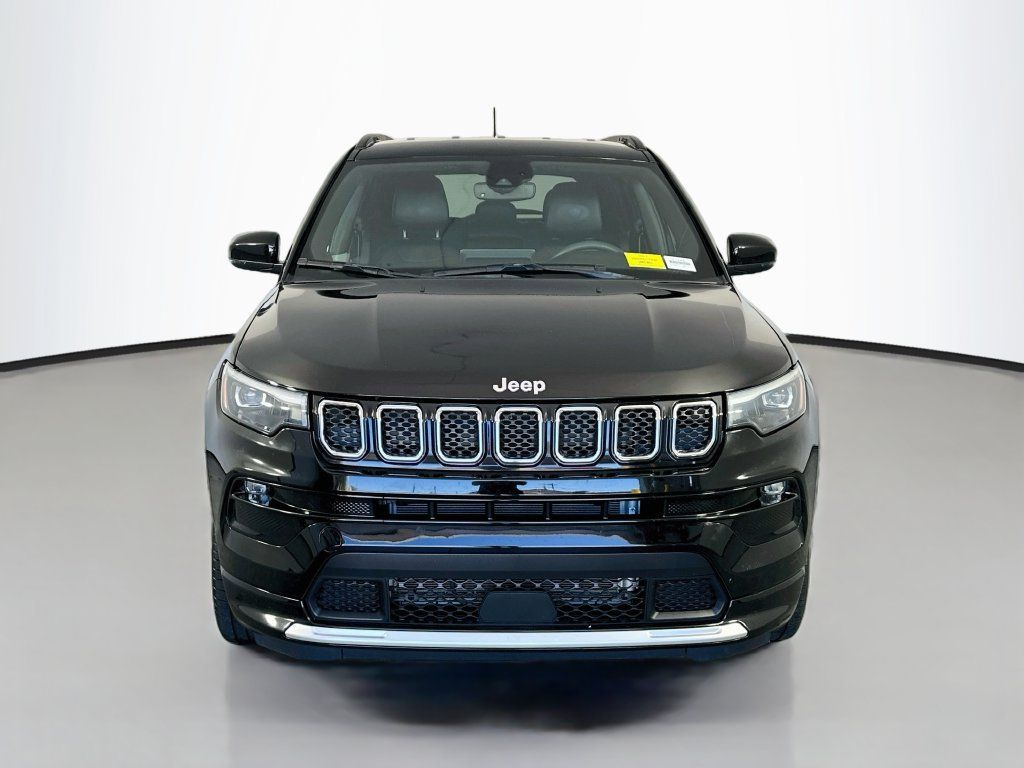 Used 2023 Jeep Compass Limited w/ Elite Group AWD/4WD image 2