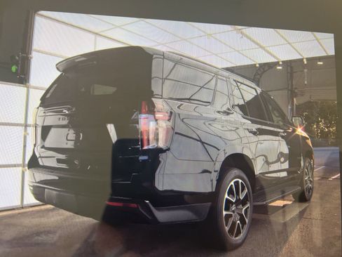 Used 2022 Chevrolet Tahoe RST w/ Luxury Package AWD/4WD image 2