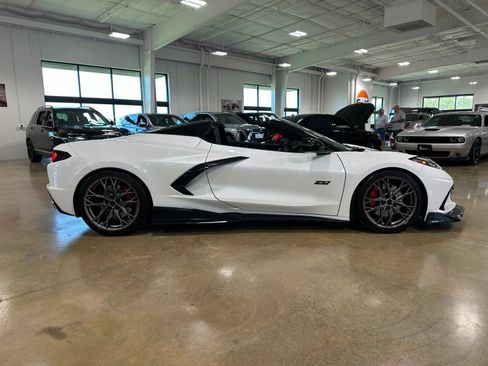 Used 2023 Chevrolet Corvette Stingray Premium Conv w/ Z51 Performance Package RWD image 15