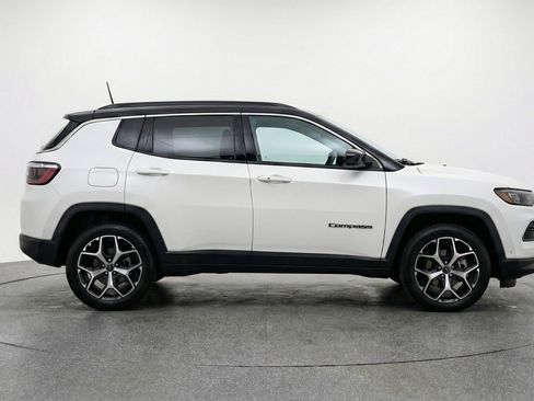 Used 2025 Jeep Compass Limited AWD/4WD image 11