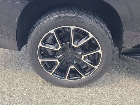 Used 2021 Chevrolet Suburban RST RWD image 7