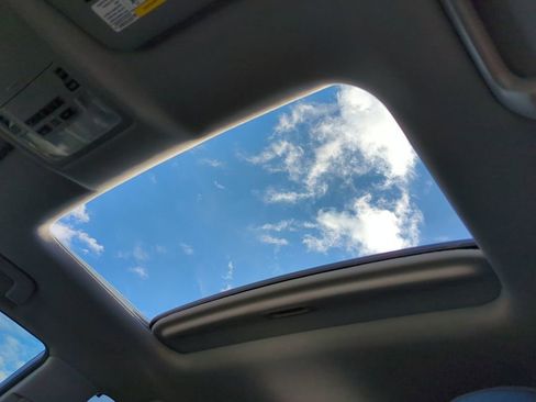 Used 2016 Toyota Highlander Limited image 20