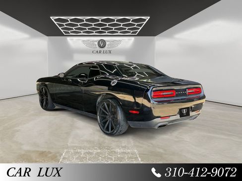 Used 2016 Dodge Challenger SXT RWD image 3