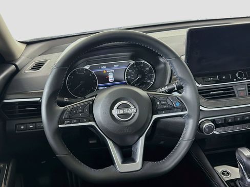 Used 2023 Nissan Altima 2.5 SV w/ SV Premium Package FWD image 17