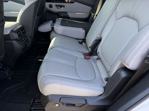 Used 2025 Honda Pilot EX-L image 8