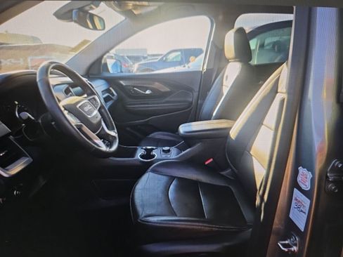 Used 2024 GMC Terrain SLT image 5