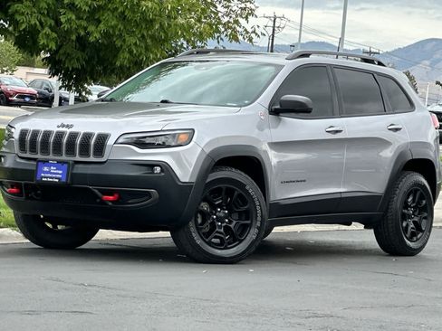 Used 2019 Jeep Cherokee Trailhawk AWD/4WD image 1