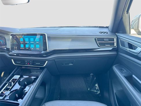 Used 2024 Volkswagen Atlas Cross Sport SEL image 21