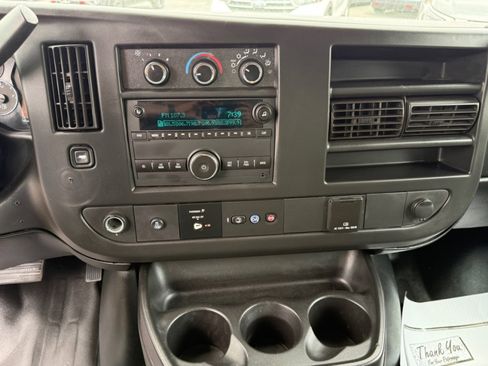 Used 2018 Chevrolet Express 2500 w/ Driver Convenience Package RWD image 11