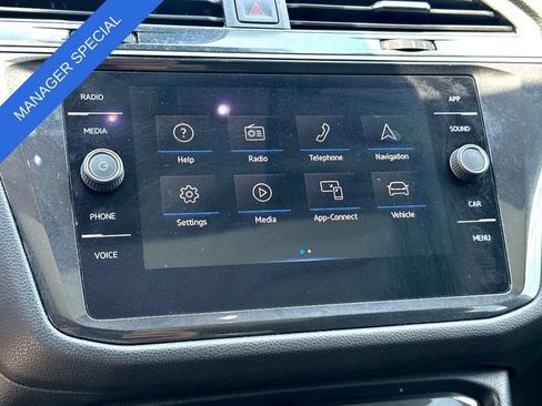 Used 2022 Volkswagen Tiguan SE w/ Panoramic Sunroof Package FWD image 14