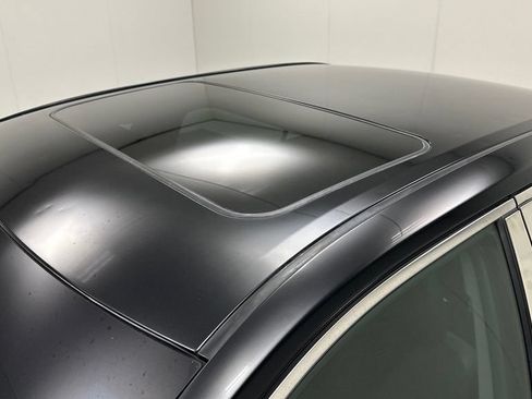 Used 2016 Toyota Camry SE w/ Moonroof Package FWD image 11