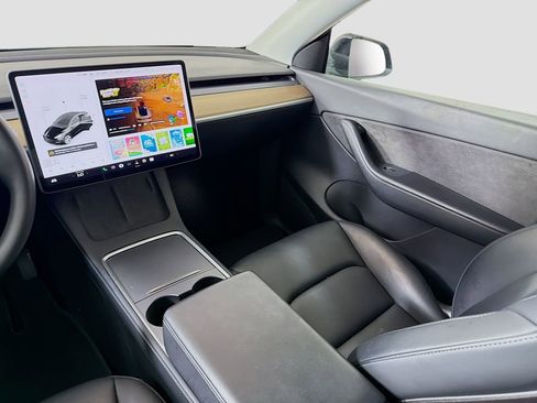 Used 2021 Tesla Model Y Long Range image 27