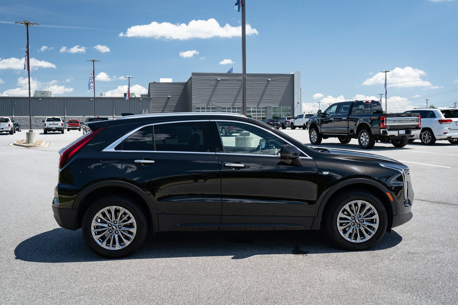 Used 2025 Cadillac XT4 Premium Luxury FWD image 11