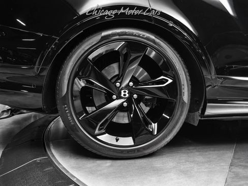 Used 2023 Bentley Bentayga Plug-In Hybrid image 53