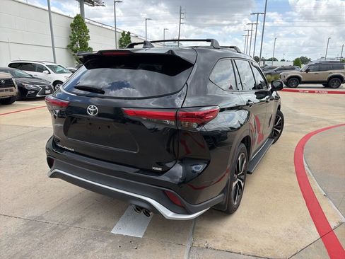 Used 2021 Toyota Highlander XSE image 4