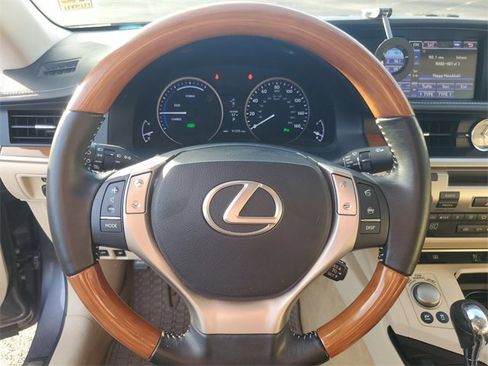 Used 2013 Lexus ES 300h image 15