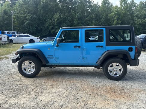 Used 2018 Jeep Wrangler Unlimited Sport w/ Connectivity Group AWD/4WD image 6