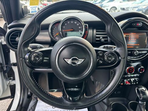 Used 2016 MINI Cooper 4-Door Hardtop image 17