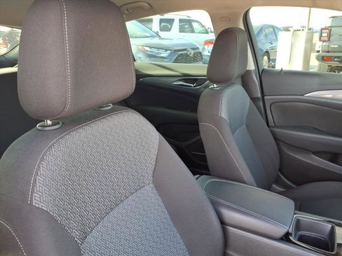 Used 2018 Buick Regal Preferred image 12