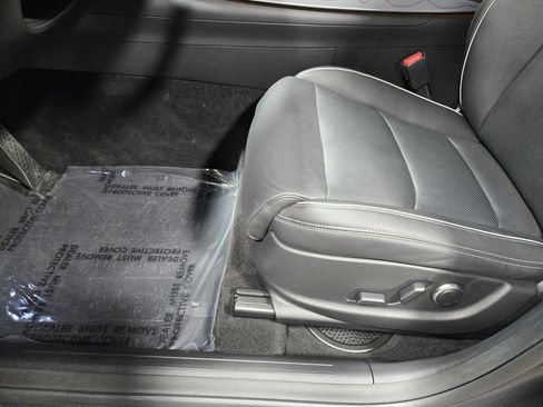 Used 2023 Genesis GV70 2.5T w/ Advanced Package image 11