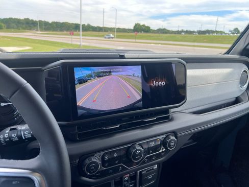 Used 2025 Jeep Wrangler Sahara w/ Safety Group image 24