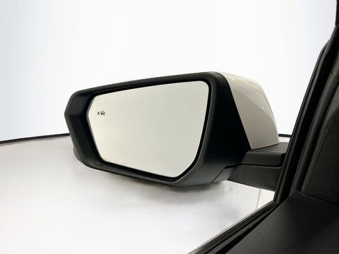 Used 2020 Chevrolet Equinox LT image 16