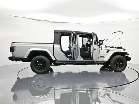 Used 2022 Jeep Gladiator Willys image 46