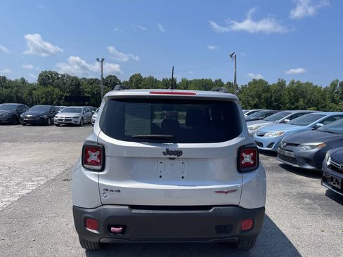 Used 2017 Jeep Renegade Trailhawk AWD/4WD image 5