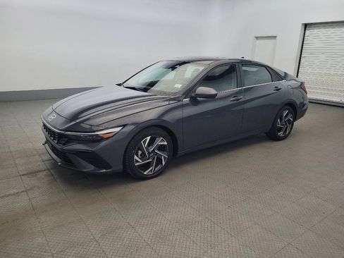 Used 2025 Hyundai Elantra SEL FWD image 2