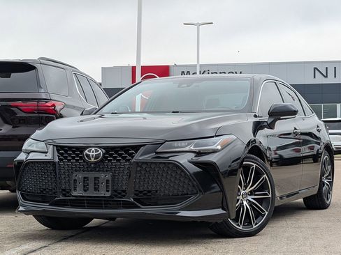 Used 2019 Toyota Avalon Touring w/ Advanced Safety Package image 2
