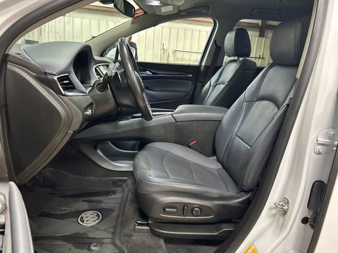 Used 2019 Buick Enclave Essence image 13