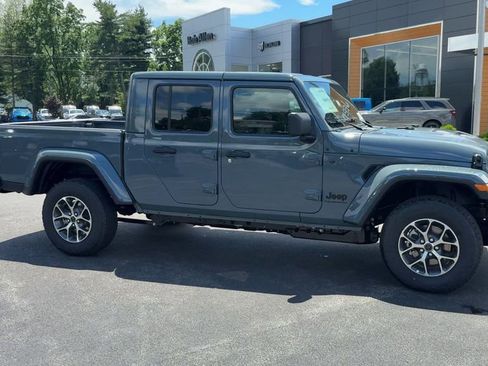 New 2026 Jeep Gladiator Sport AWD/4WD image 8