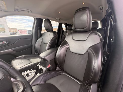 Used 2019 Jeep Cherokee Latitude Plus image 17