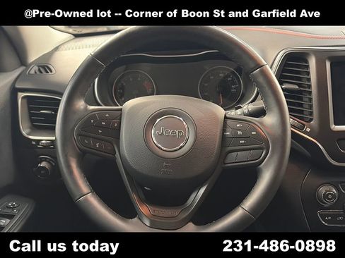 Used 2019 Jeep Cherokee Trailhawk w/ Cold Weather Group AWD/4WD image 19