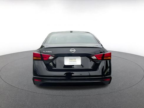 Used 2025 Nissan Altima 2.5 SV image 12