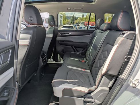 Used 2025 Volkswagen Atlas Peak Edition SE image 28