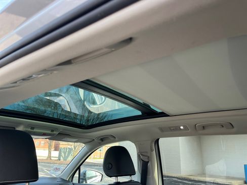 Used 2023 Volkswagen Tiguan SE w/ Panoramic Sunroof Package image 20