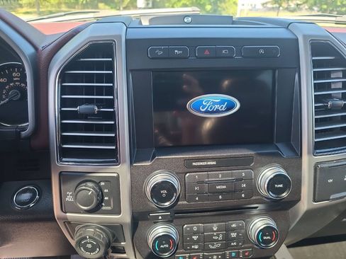 Used 2018 Ford F150 Platinum w/ Equipment Group 701A Luxury AWD/4WD image 19
