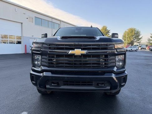 Used 2024 Chevrolet Silverado 2500 Custom w/ Custom Value Package image 11