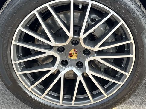 Used 2021 Porsche Cayenne S image 33