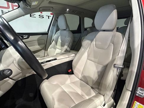 Used 2019 Volvo XC60 T5 Momentum w/ Multimedia Package AWD/4WD image 21