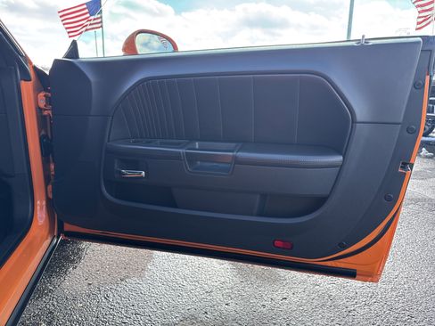 Used 2014 Dodge Challenger R/T image 28